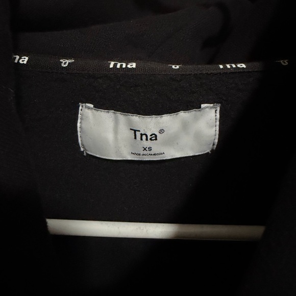 Aritzia TNA Black Perfect Cropped Hoodie - Picture 3 of 7